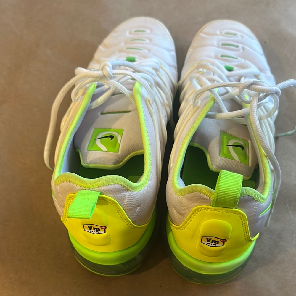 Nike White and Green Sneakers Sporty Low-Top Design
